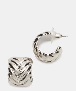 WOVEN HUGGIE EARRINGS SILVER